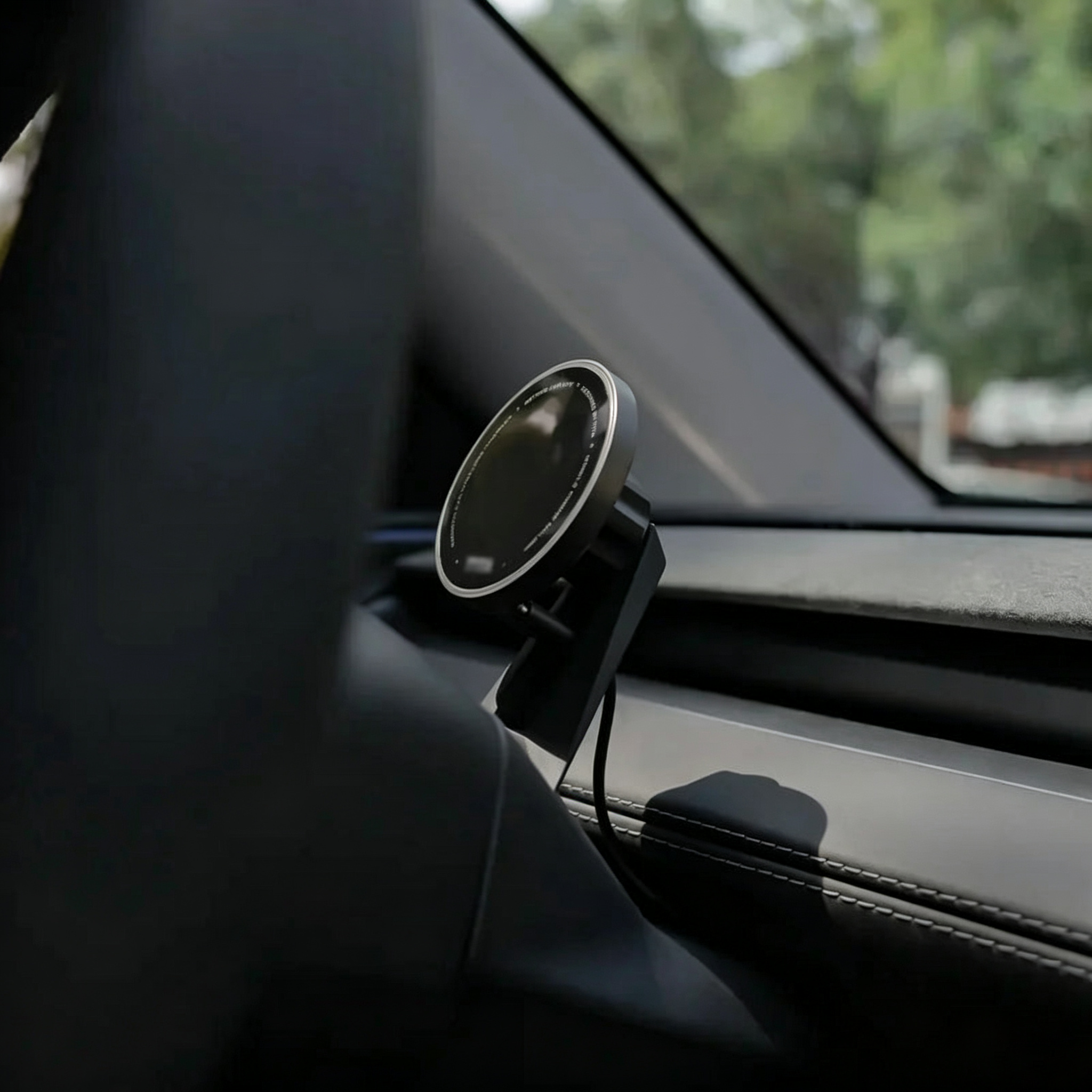 Dashboard Steering Wheel Phone Holder Magnetic Magsafe Wireless Charging Phone Holder For Tesla Model 3 / Y (2017-2025)